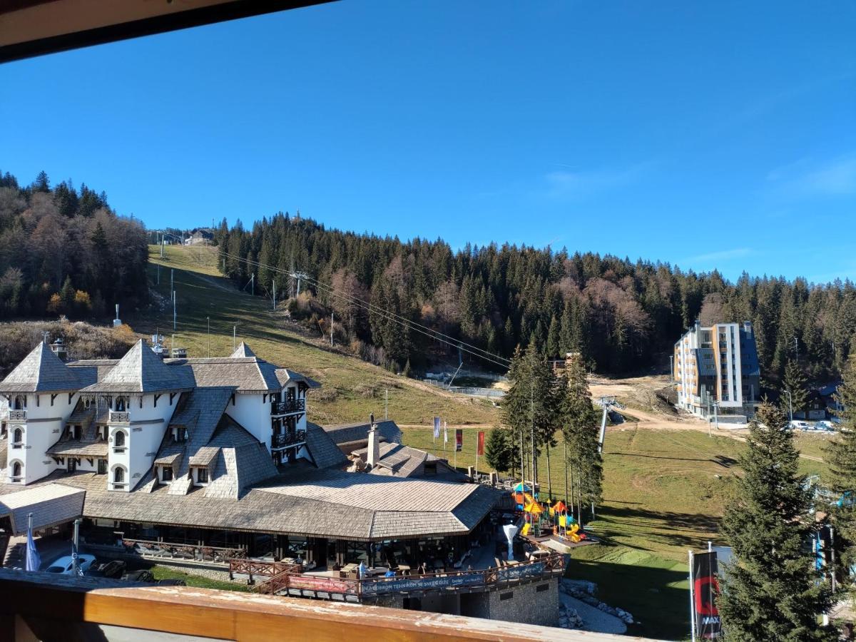 452 Sa Pogledom Na Stazu Vucko Private Host Appartement