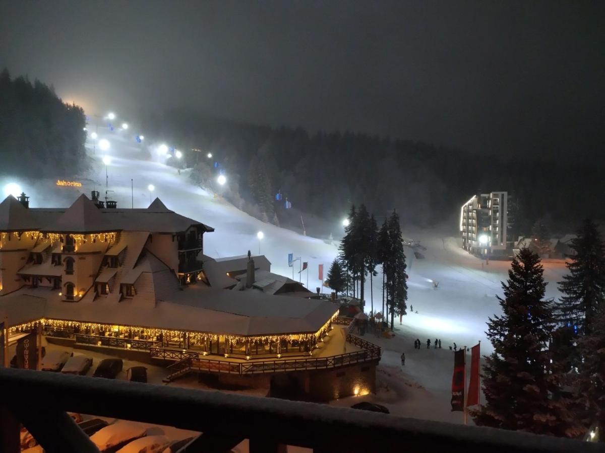 452 Sa Pogledom Na Stazu Vucko Private Host Appartement