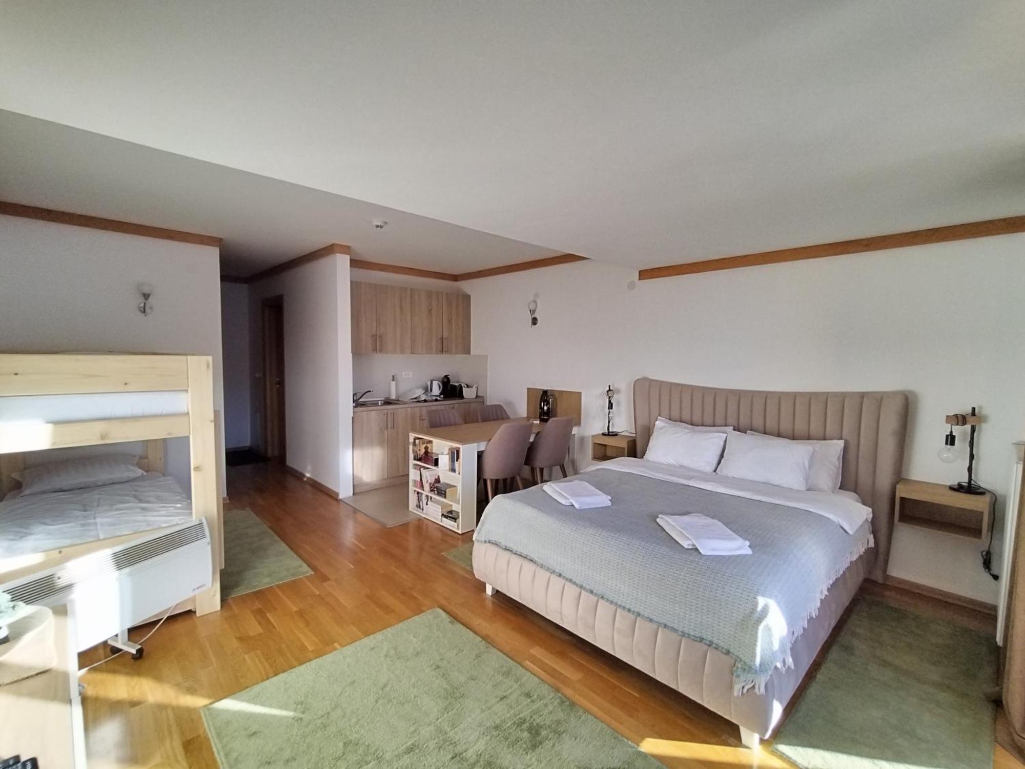 452 Sa Pogledom Na Stazu Vucko Private Host Appartement *
