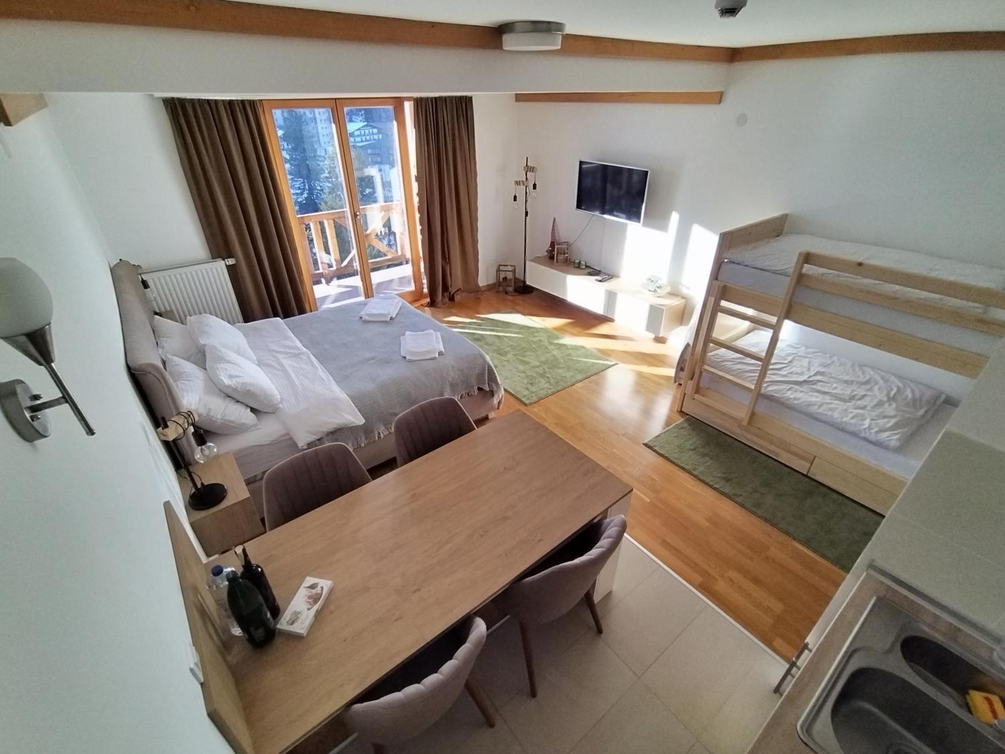 452 Sa Pogledom Na Stazu Vucko Private Host Appartement